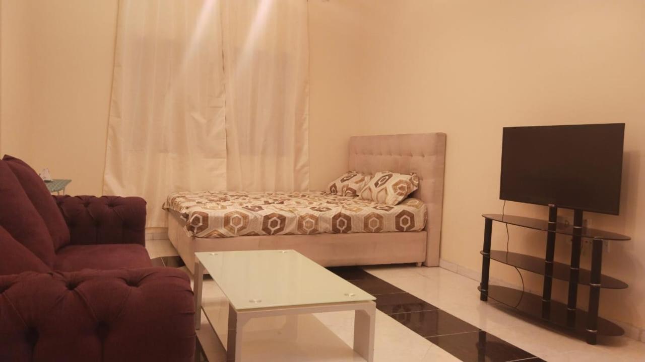 Holiday Home 2 Bedrooms Apartment For Family Only Sharjah Bagian luar foto