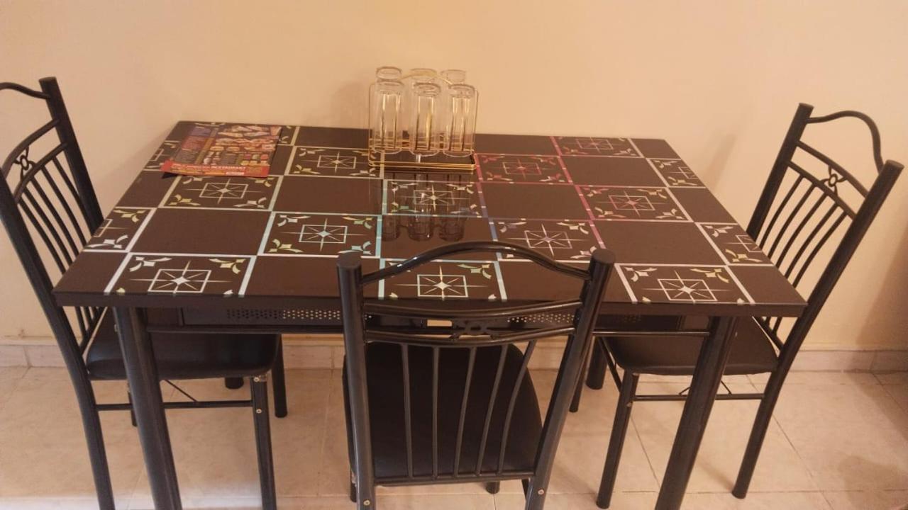 Holiday Home 2 Bedrooms Apartment For Family Only Sharjah Bagian luar foto